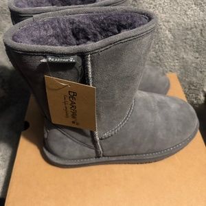 BEAR PAW Charcoal Emma Short Wide Suede Boots size 9 limited sale